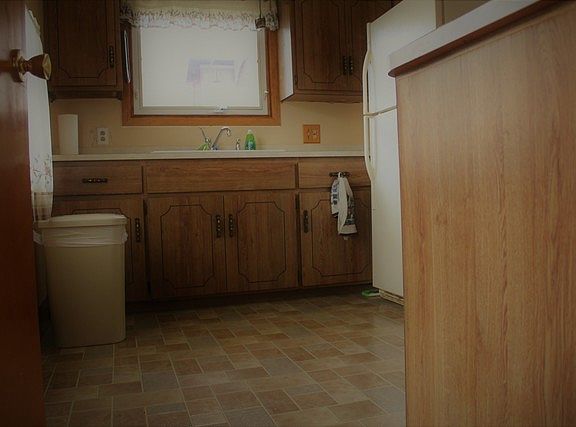 4th image of 611 N William St