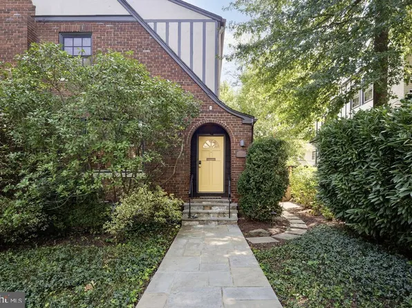 4205 38th St NW, Washington, DC 20016