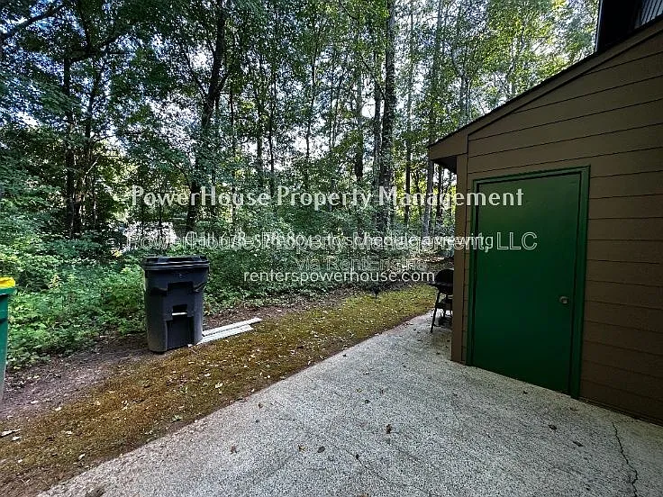 504 Oakwood Ct — Photo 12