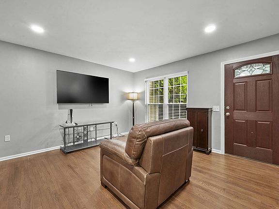 5th image of 6649 Morning View Ct