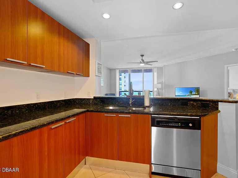 231 Riverside Dr #9061 — Photo 6