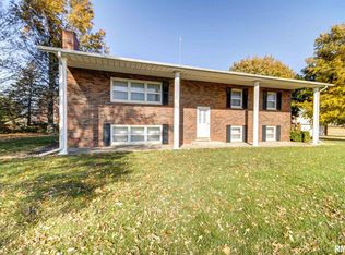 9897 Prairie Creek Rd, New Berlin, IL 62670