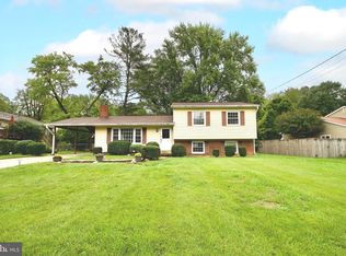 5512 Helmsdale Ln, Alexandria, VA 22315