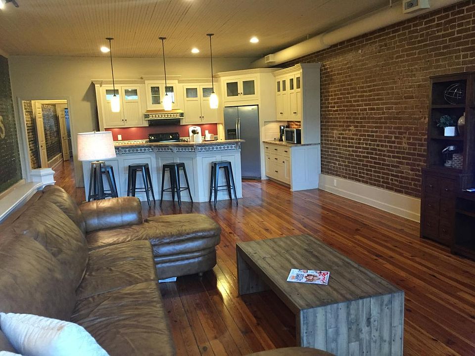 Open Living/Dining Area