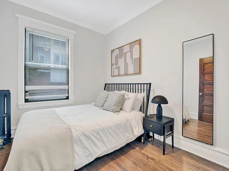 1004 W Dakin St #3 — Photo 5