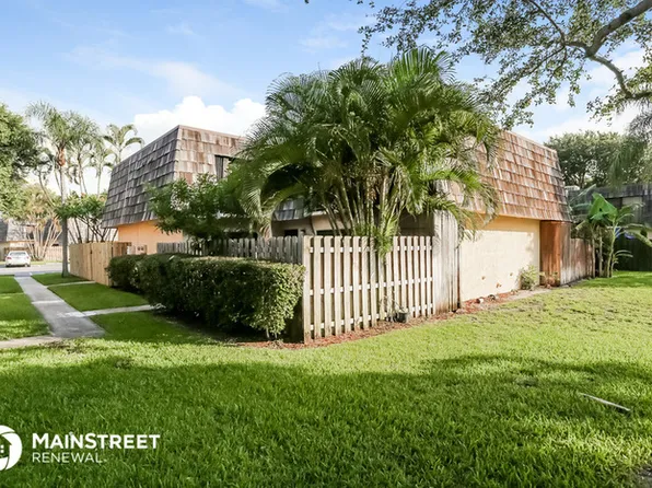 2407 Waterside Dr, Lake Worth, FL 33461