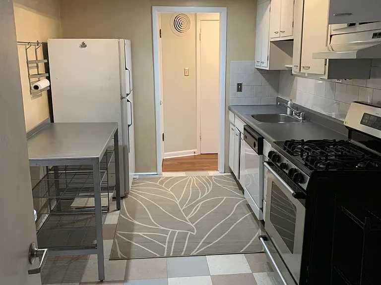 926 Greenwood Ave NE #9 — Photo 10