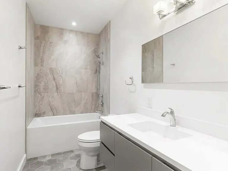 15 Warren St #334 — Photo 10
