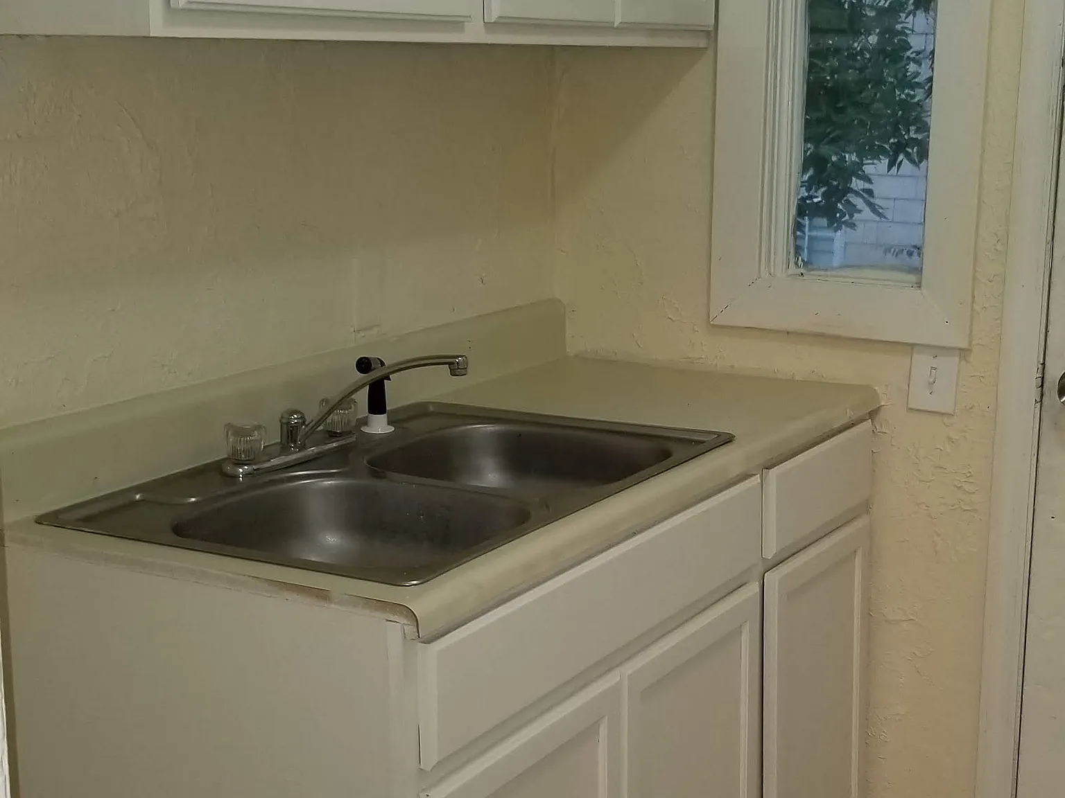2 bed, 750 sqft, $700 — Photo 2