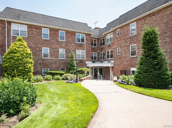 2 Fowler Avenue #201, Lynbrook, NY 11563