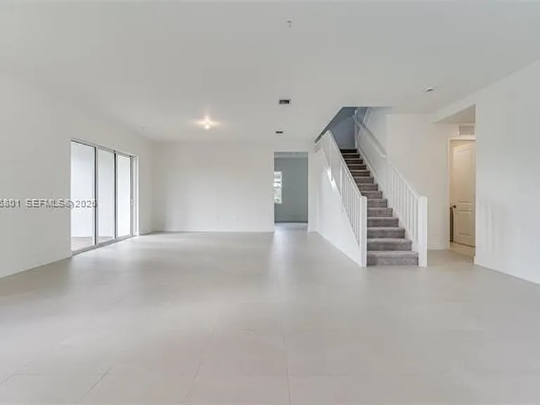 4480 SW 122nd Ter — Photo 2