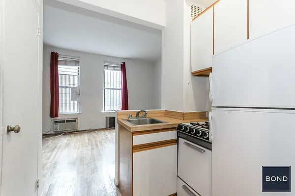 Rented by Bond New York | media 7