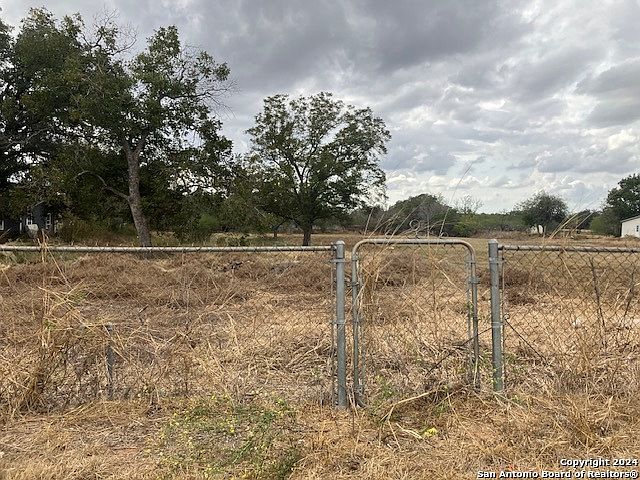 2nd image of 781 4th St