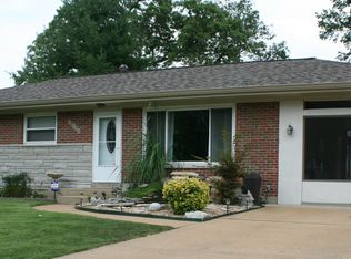 10154 E Watson Rd, Saint Louis, MO 63126
