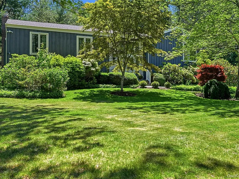 95 Linda Ln W — Photo 2