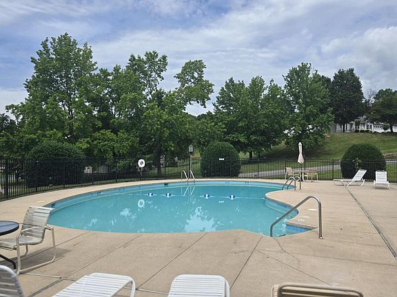 3rd image of 8506 Pinehurst Cir