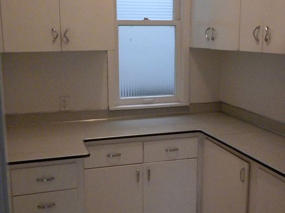 4th image of 2320 E Bradford Ave APT 2