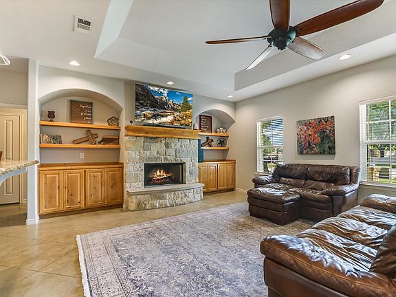 3rd image of 705 Woodland Park Drive