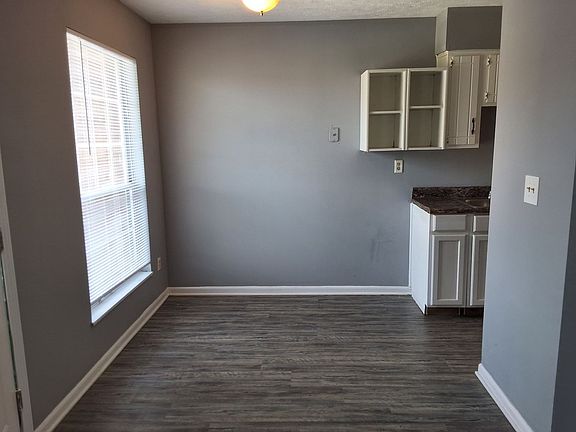 5th image of 246 Elmwood Dr APT 3