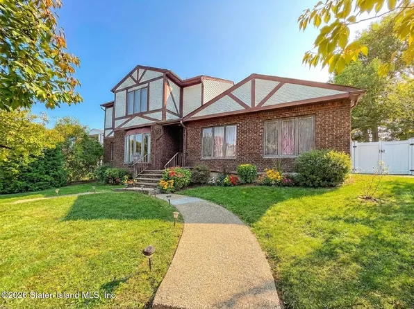 282 Boscombe Ave, Staten Island, NY 10309