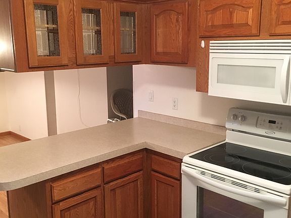 kitchen, oak cabinets