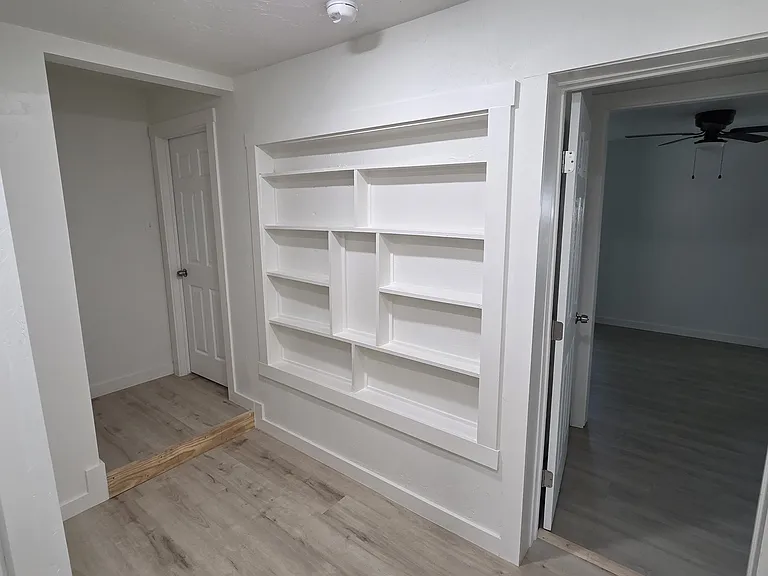 704 W Avenue B — Photo 18
