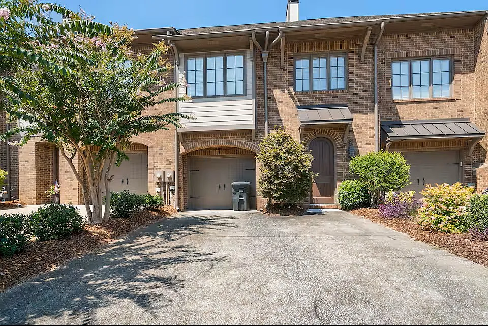 Eagle Ridge Ln