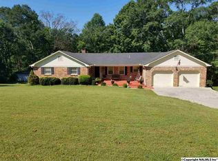 124 Paradise Ln, Hartselle, AL 35640