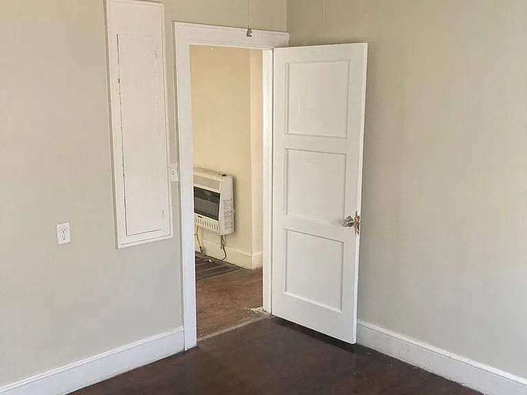 403 N Elm St NW — Photo 9