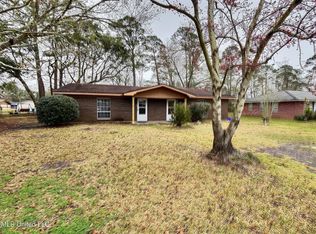 211 Eastland Blvd #A, Ocean Springs, MS 39564