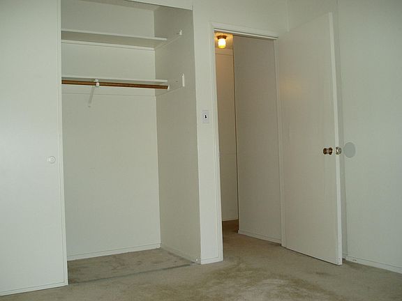 4th image of 1058 Roewill Dr