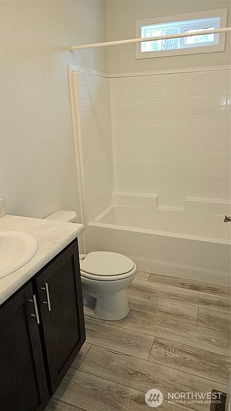 5th image of 5 Columbia Drive #13
