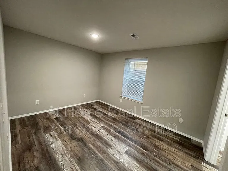 1905 S 15th Ave — Photo 13