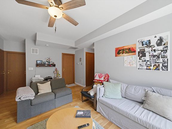 3rd image of 6419 N Greenview Ave APT 3N
