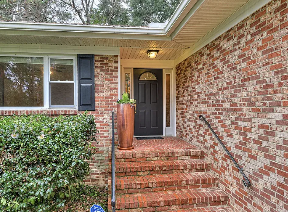 3 bed, 3.0 bath, 2662 sqft, $2,500 — Photo 2