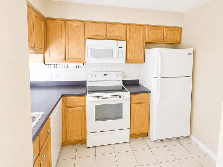 9450 Greenbriar Dr #2C3 — Photo 2