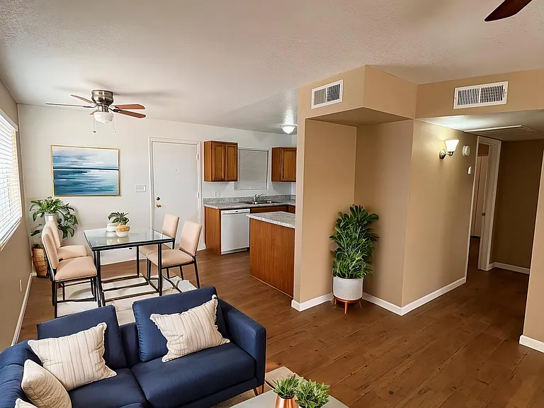 1502 W Shangri La Rd #1 — Photo 5