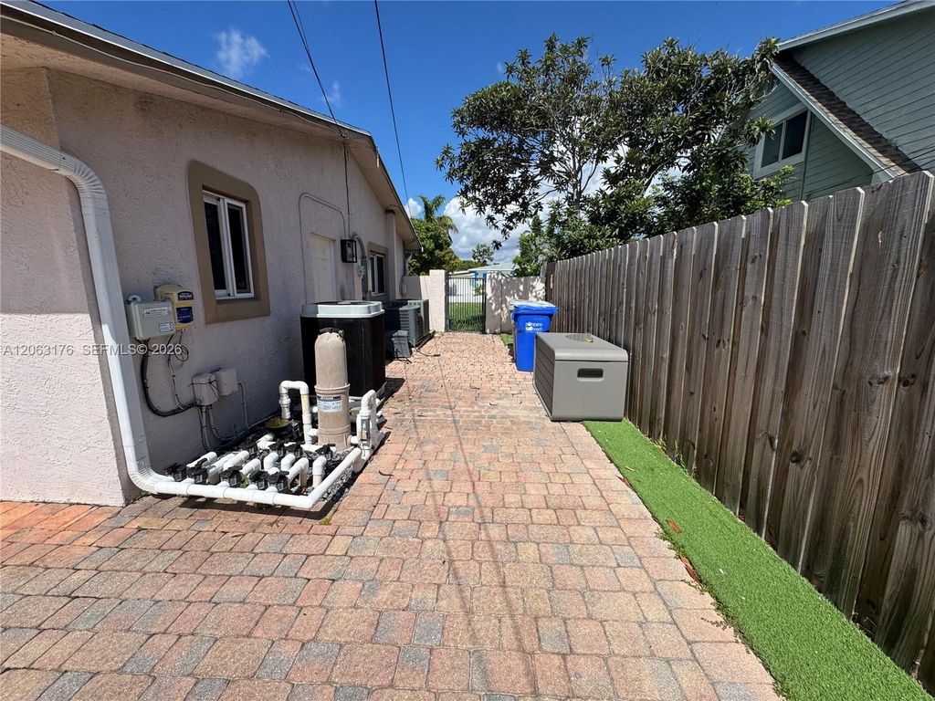 1660 NE 25th Ave, photo 7