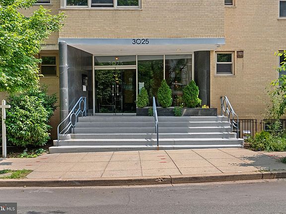 3rd image of 3025 Ontario Rd NW APT 407