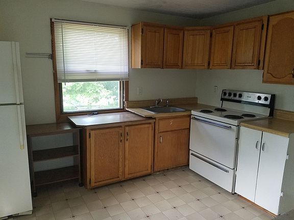 2nd image of 1013 Dewey Ave NE #B