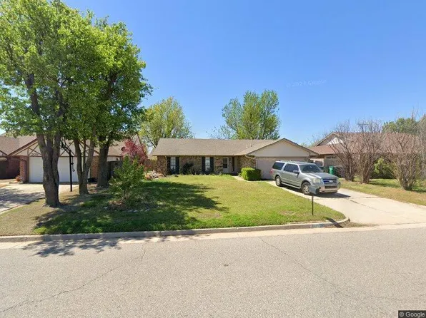 205 Out West Trl, Yukon, OK 73099