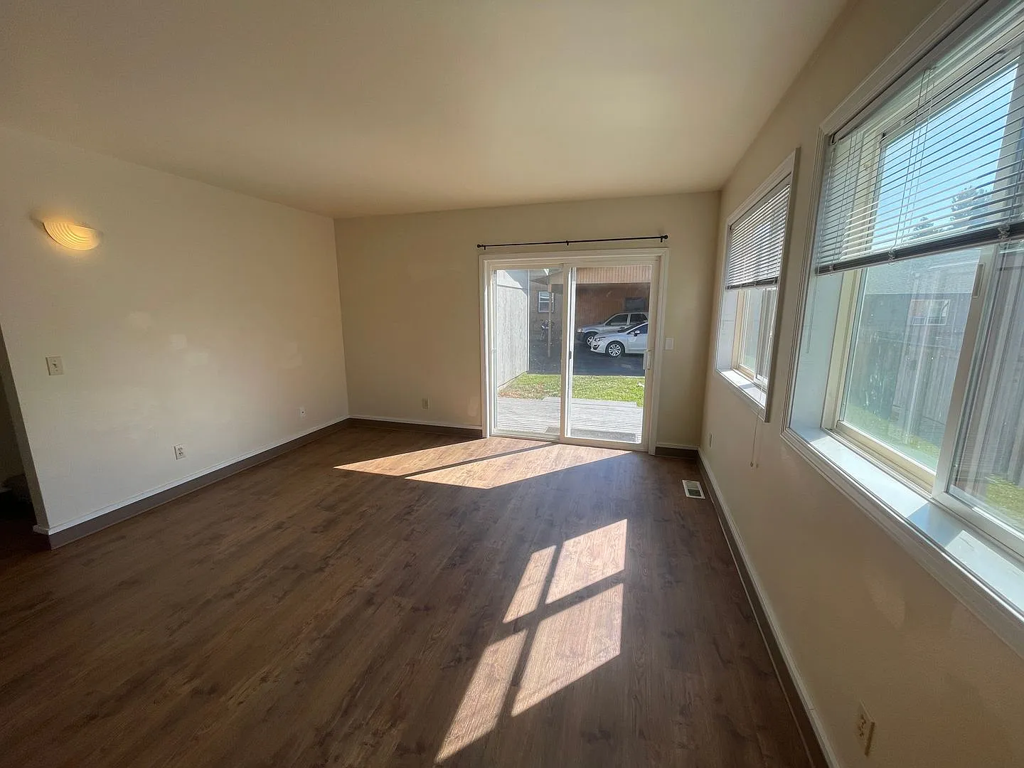 1300 Brooklane — Photo 4