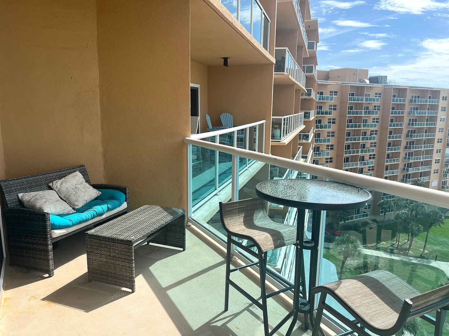 1 bed, 728 sqft, $2,800 — Photo 2