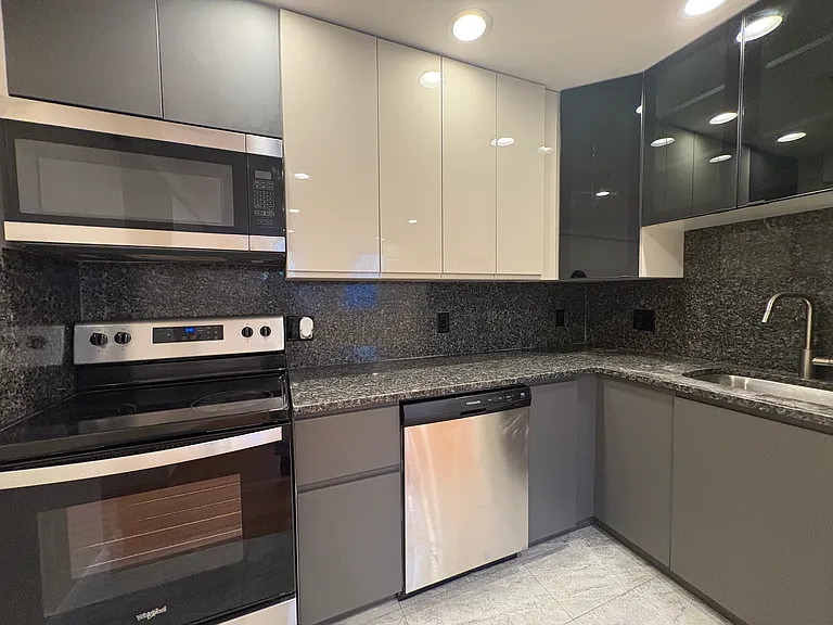 1801 Beacon St #1 — Photo 2
