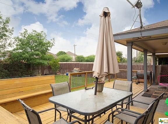 3rd image of 2408 Medina Dr