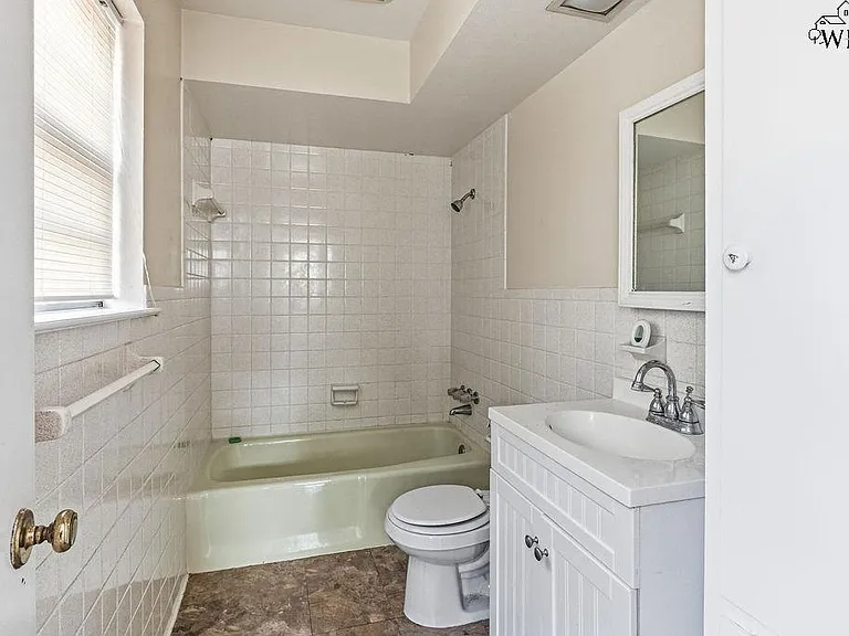 4202 Meadowbrook Dr — Photo 12