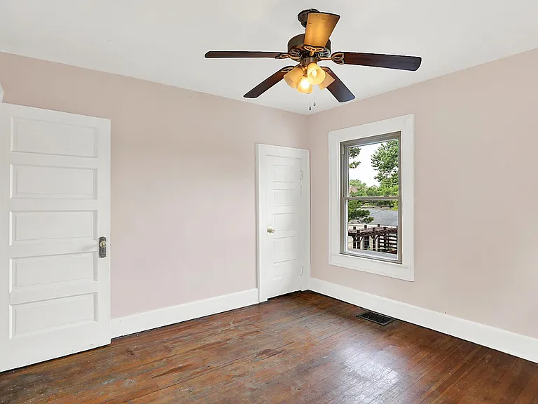 628 N Riley Ave — Photo 24
