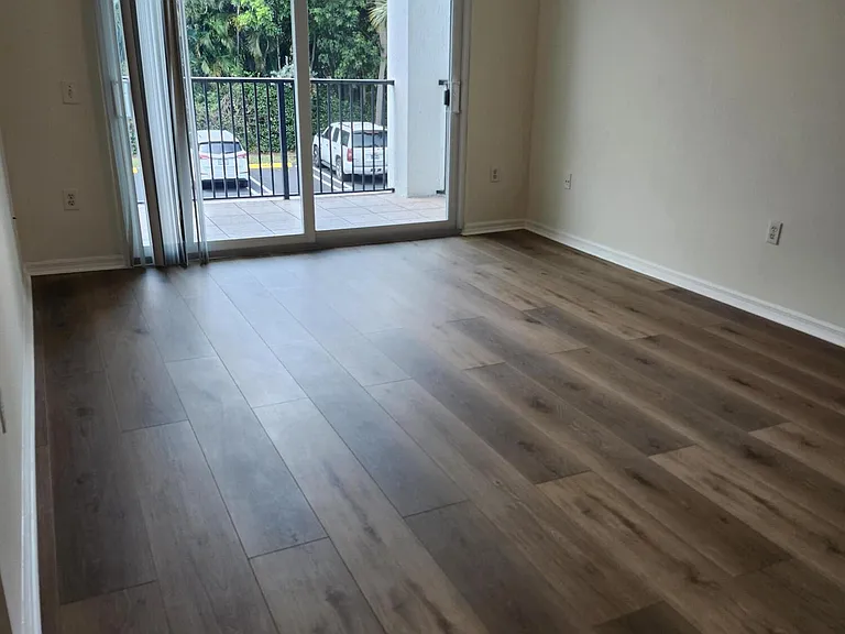 1009 Villa Ln — Photo 8