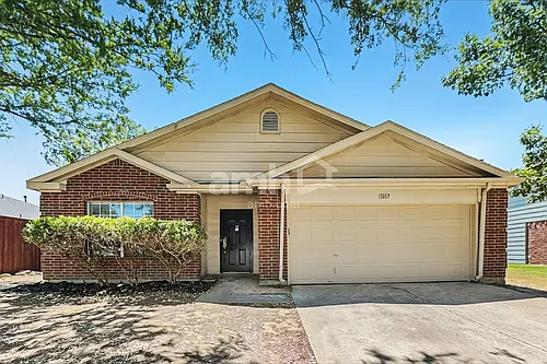 1017 Greenbend Dr Photo 1