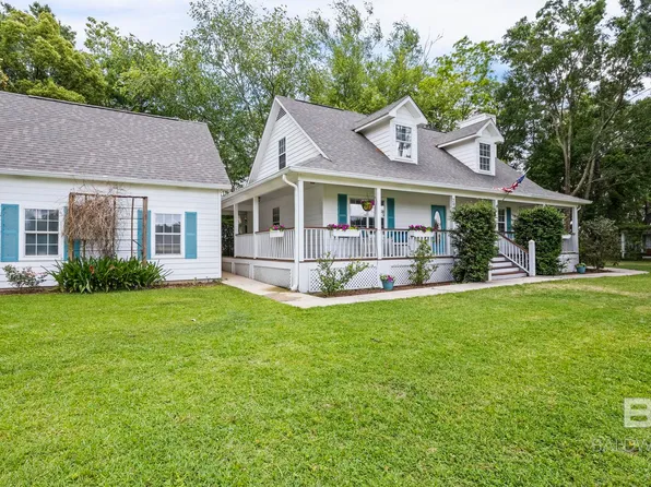 205 SE 2nd St, Summerdale, AL 36580